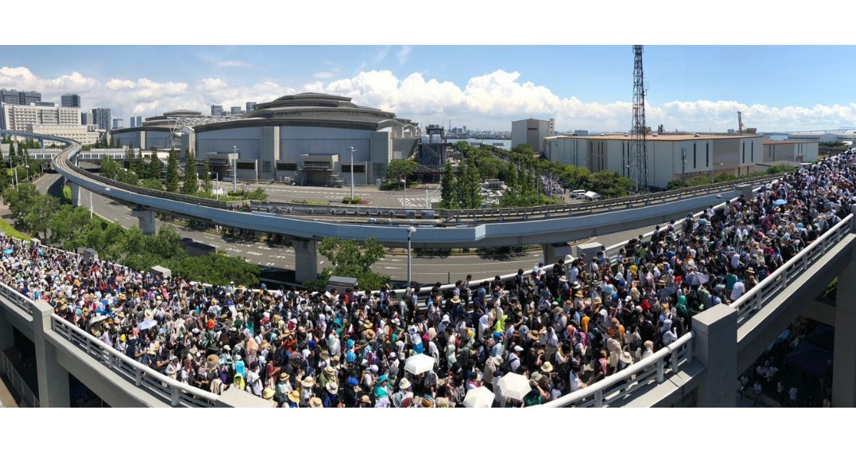 東駐車場フライパンの待機列画像や動画がヤバい 熱中症がでる地獄絵図の行列 うんてぃが話題をまとめるブログ