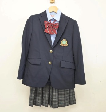大阪学芸高校の制服参考画像